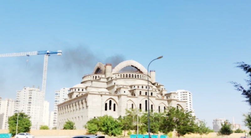 Akkent Cami inşaatında yangın çıktı
