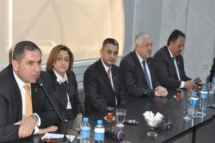 AKP adayları Ticaret Borsası’ndaydı
