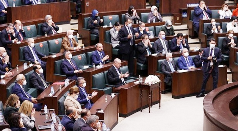 AKP, 'Ekonomik OHAL' iddialarına tepkili: 'Buhran yok, pahalılık var'