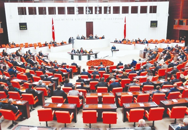 AKP Gaziantep Milletvekili Ahmet Uzer: Ant İçme dışında yalnızca bir kez 2018  yılında söz aldı. Uzer’in ilk imza sahibi olduğu kanun teklifi de bulunmuyor