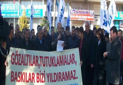 AKP, kadın mücadelesinin önünü kesmeye çalışıyor