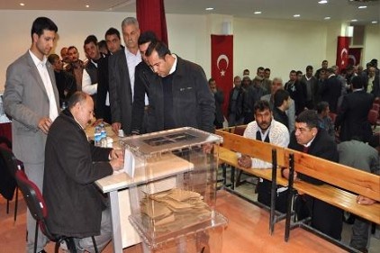 AKP Karkamış ilçe Bbaşkanlığına Talip Yılmaz seçildi