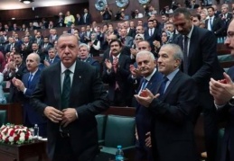 AKP seçim çalışmaları için 2 şirketle görüşüyor