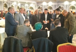 AKP, temayül yoklaması olaylı geçti