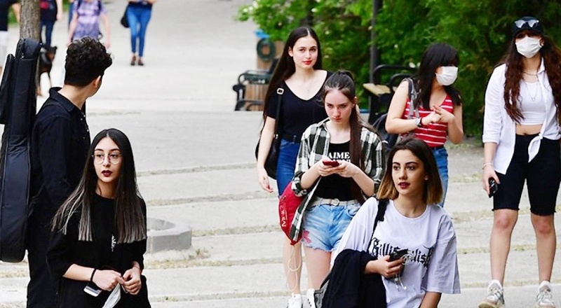AKP, Z kuşağına ulaşmak için YouTuber'larla görüşüyor