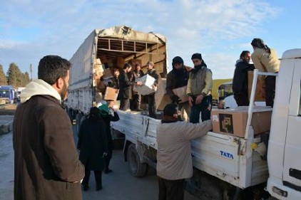 AKP&#8217;li gençlerden Cerablus&#039;a yardım 