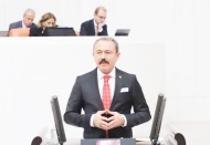 AKP'li vekil: Milletin midesine kuru ekmek giriyorsa aç değildir