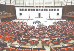 AKP’nin anayasa çalışmasında parti kapatmaya Meclis denetimi getirilmesi öngörülüyor