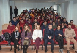 Akran zorbalığına maruz kaldığınızda yardım almaktan çekinmeyin