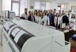 Akredite olan ikinci üniversite hastanesi laboratuvarı