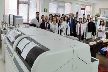 Akredite olan ikinci üniversite hastanesi laboratuvarı