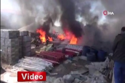 Aksaray'da inşaat malzemeleri deposunda büyük yangın