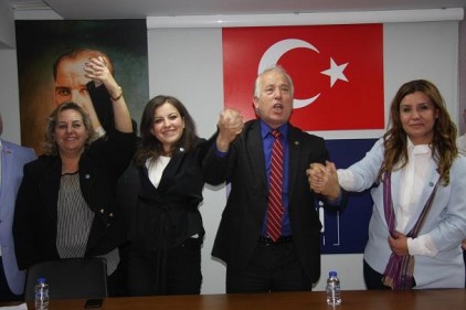 Akşenir'in partisinde iki kadın aday adayı