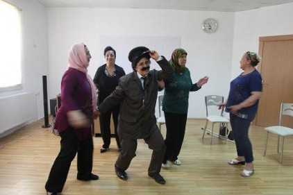 Aktif Yaşam Merkezine getirilen yaşlılar boş vakitlerini değerlendiriyor