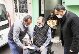Akülü sandalyesi çalındı, belediye yeniden verdi