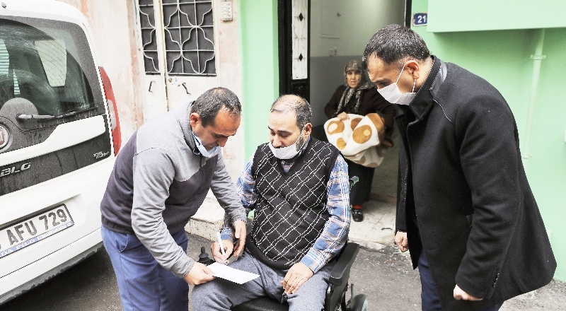 Akülü sandalyesi çalındı, belediye yeniden verdi