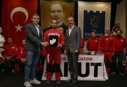 AKUT Kuşadası ekibi, 26 kişiyi enkaz altından sağ olarak kurtardı