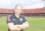 Alex de Souza, 8-0 kazandıkları hazırlık maçında, takımını kasti olarak 10 kişi oynattı