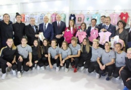 ALG Spor oyuncuları PENTEX Fuarı’nı ziyaret etti