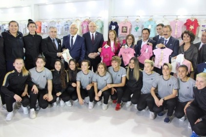 ALG Spor oyuncuları PENTEX Fuarı&#8217;nı ziyaret etti