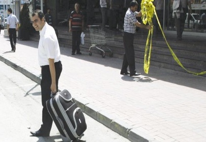 Alış-veriş merkezinin önünde unutulan valiz panik yarattı