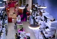 Alışverişe daldılar içinde ziynet eşyası olan çantayı çaldırdılar 