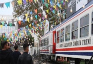 Alışverişi canlandırabilmek için kara treni AVM’ye taşıdılar