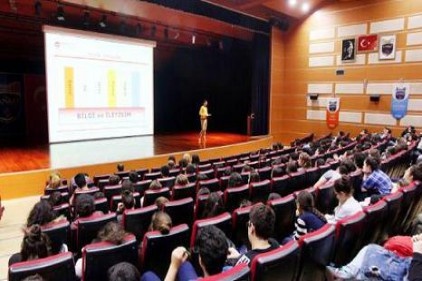 Alkan, &#8220;Sosyal Medyada Bilgi Güvenliği&#8221; hakkında sunum yaptı