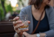 Alkol ve sigaraya 6 ay vergi artışı yok