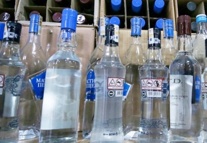 Alkollü içkilerde artan vergi, resmi rakı piyasasını küçülttü