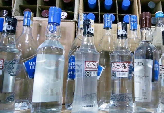 Alkollü içkilerde artan vergi, resmi rakı piyasasını küçülttü
