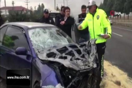 Alkollü sürücü durağa daldı: 3 ölü