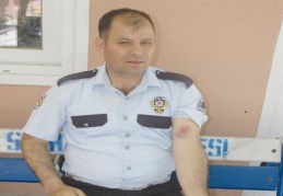 Alkollü sürücü polisi ısırdı