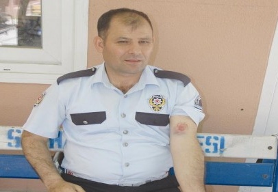 Alkollü sürücü polisi ısırdı