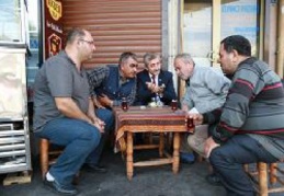 Almacı Pazarı esnafını ziyaret etti