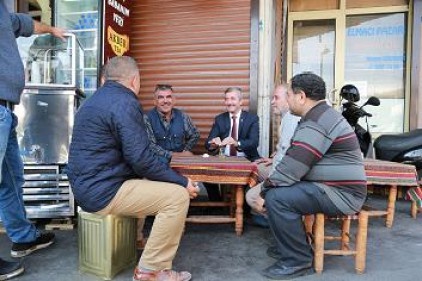Almacı Pazarı esnafını ziyaret etti