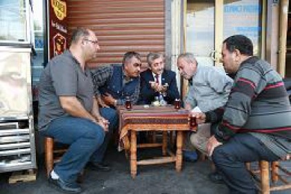 Almacı Pazarı esnafını ziyaret etti