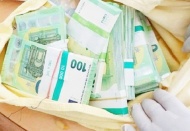 Almancı ailenin aracındaki yastıklardan 400 bin Euro çıktı