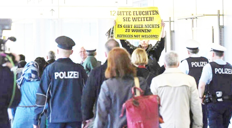 Almanya Eyalet İçişleri Bakanı: Tehlikeli Suriyeliler Türkiye'nin kontrolündeki yerlere gönderilsin