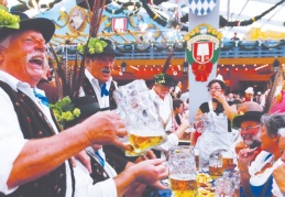 Almanya'da Oktoberfest, Koronavirüs salgınındaki belirsizlik nedeniyle bu yıl da iptal edildi