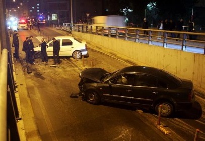 Alt geçitte kafa kafaya çarpıştılar