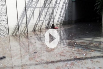 Alt geçitte mahsur kalan vatandaşları itfaiye botları kurtardı