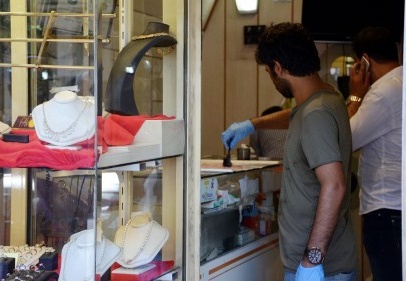 Altın diye 7 kilo imitasyon takı çaldılar