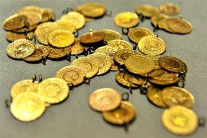 Altın en düşük seviyesine geriledi