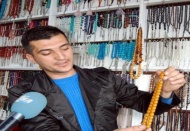 Altından değerli kehribar tesbih var