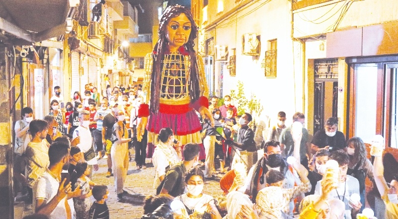 Amal, mülteci çocukların yaşadığı zorlukları dünyaya duyuracak