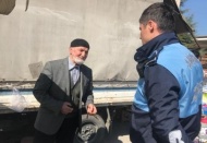 Amasya’da yasağa uymayan vatandaşları zabıtalar uyardı