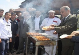 AMATEM’in birinci yılını mangal partisiyle kutladılar