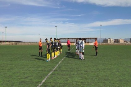 Amatör küme maçında depremde vefat edenler için saygı duruşu