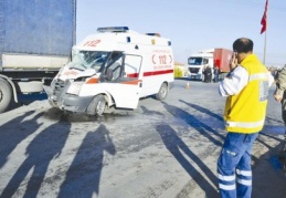 Ambulams TIR ile çarpıştı